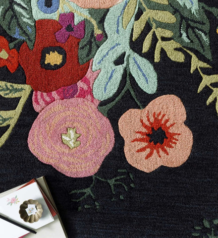 Les Fleurs Juliet Rose Bouquet Wool-Hooked Rug - Black